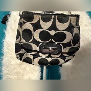 Fair/rehab condition coach Black & Cream shoulder or carry bag